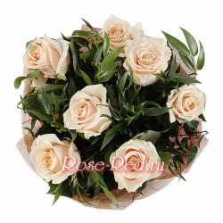 Семь кремовых роз